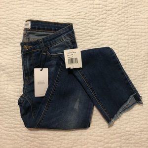 NWT Hudson Frayed Hem Jeans